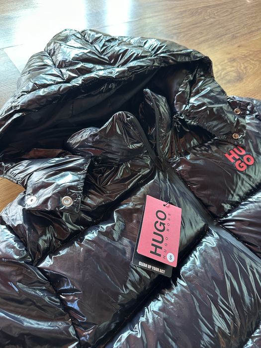 Мъжко,зимно яке HUGO Boss в черно с червено лого
