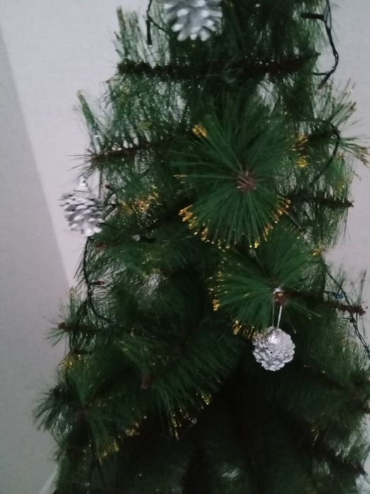 Продам  ёлку искусственную