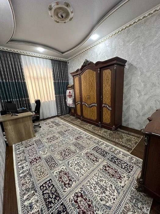 Ҳовли сотилади. Продается дом.