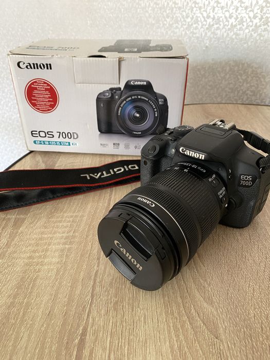 Фотокамера canon 700 D