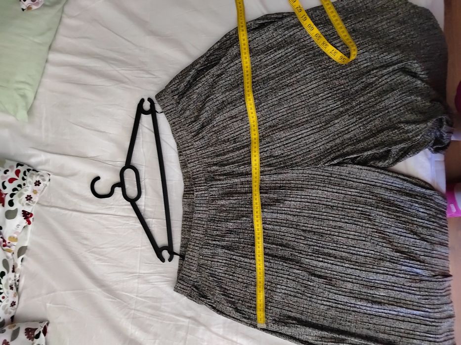 Pantalon damă material deosebit, chiar și la o ocazie