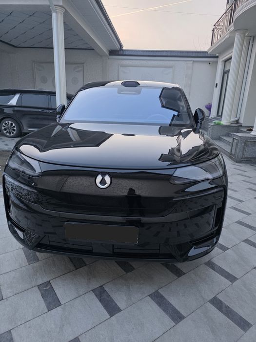 Avtomobil DENZA N9 2025 ful pozitsiya