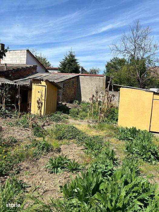 Casa modesta cu teren in zona Jysk Carei