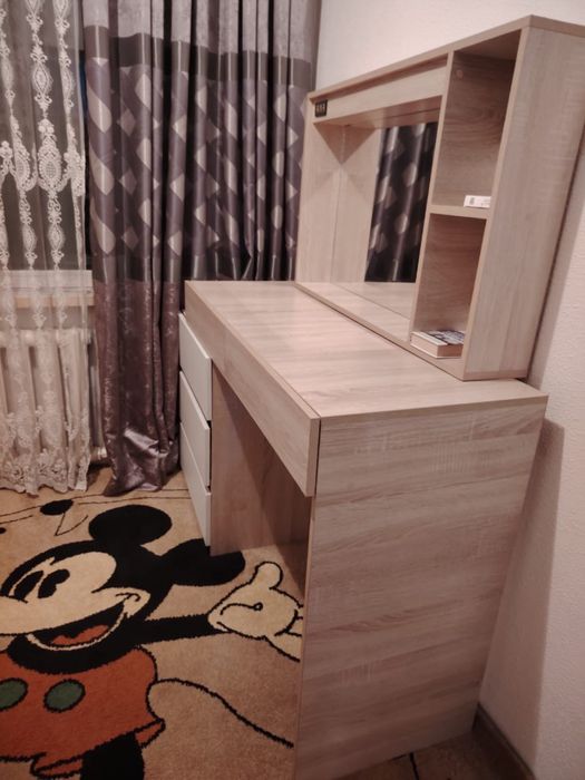 Камод,Туалетный столик,Стол