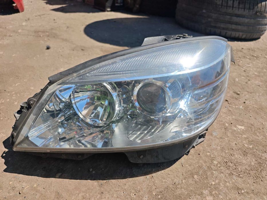 Фар фарове ляв десен Mercedes W204 C class