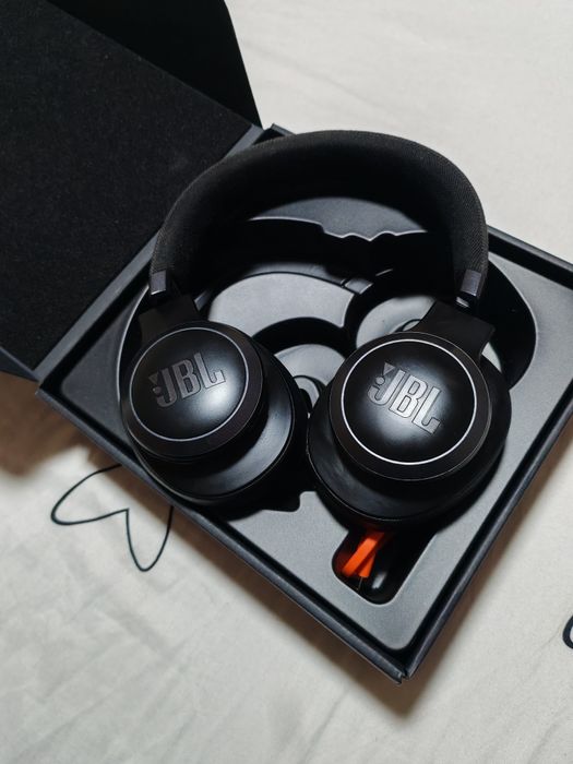 Casti audio over-ear JBL Live 660NC, Noise Cancelling, Bluetooth, Asis