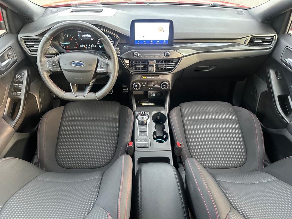 Ford Focus ST-Line Culoare deosebita Oferta