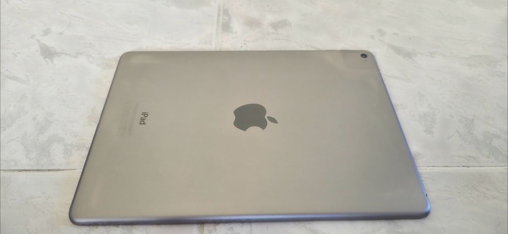 Продавам iPad Air 2 (2014) за части