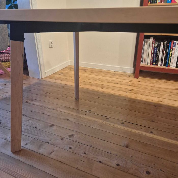 Продавам трапезарна маса IKEA YPPERLIG 90x200