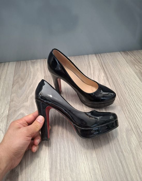 Отдам даром б/у женские обуви молодёжный