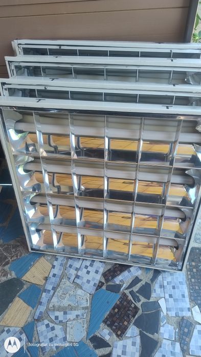 Corpuri iluminat cu tub de neon