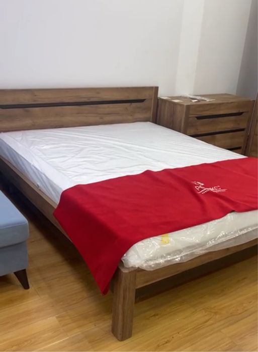 Продам двухспальную кровать 2*140