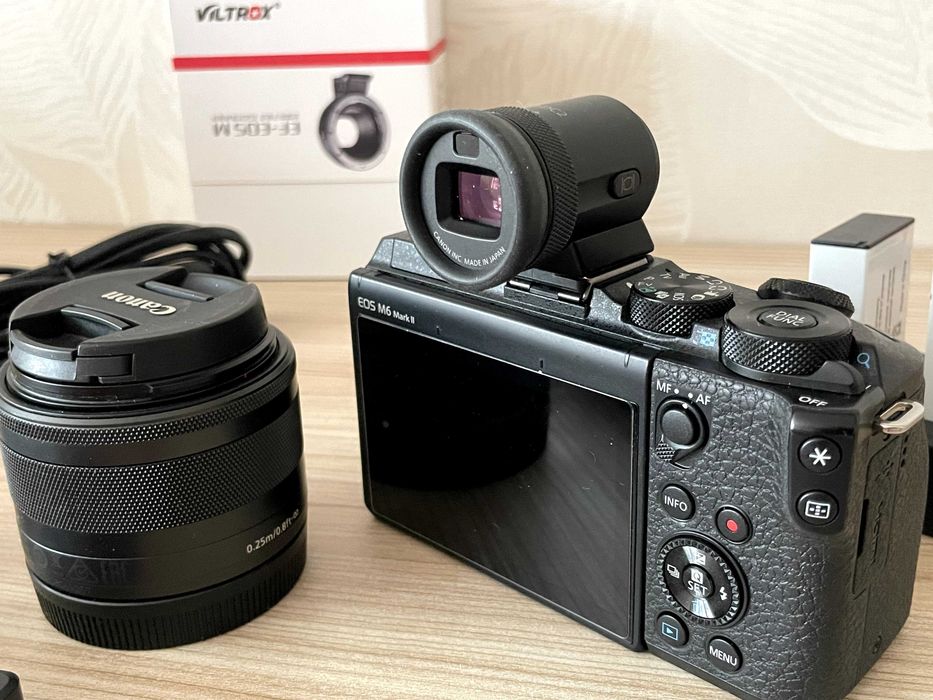 Фотоапарат Canon EOS M6 Mark II - НОВ с преходник