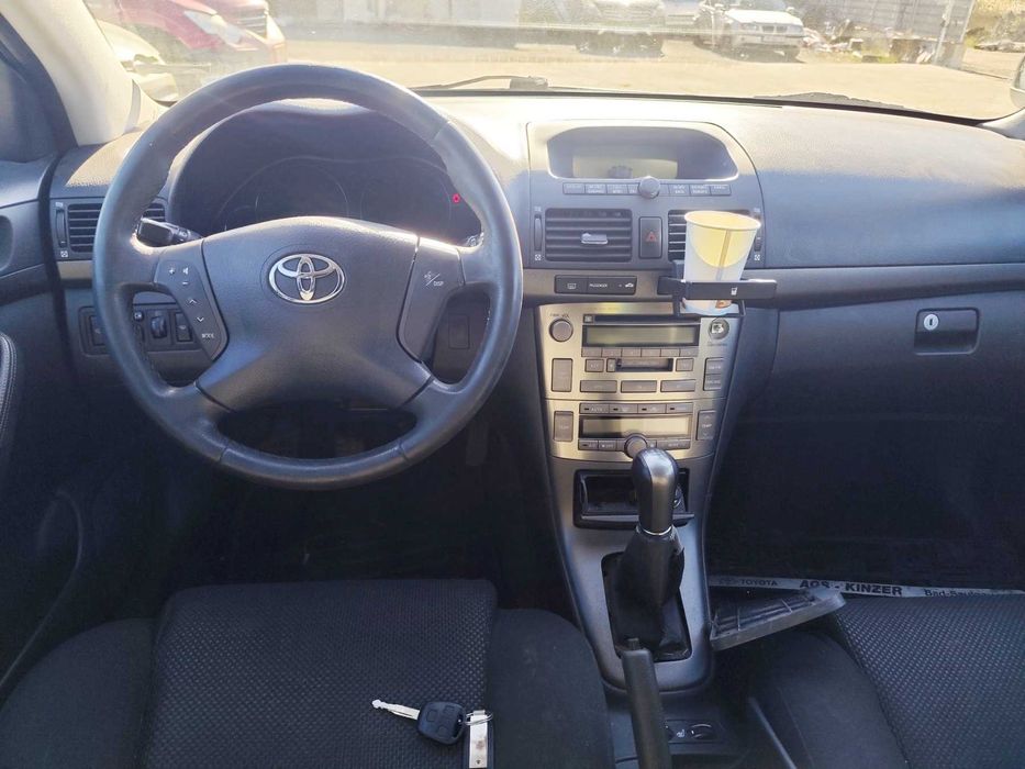 Toyota Avensis Т25 2.0 - 147к.с - 2003г. на части