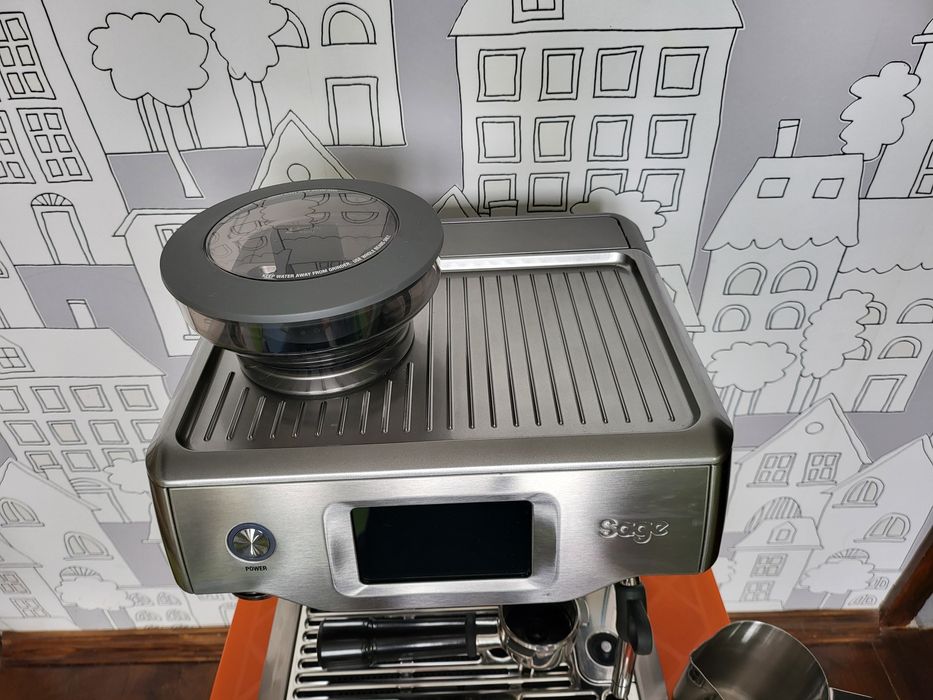 Кафемашина SAGE the Barista Touch с дисплей и кафемелачка