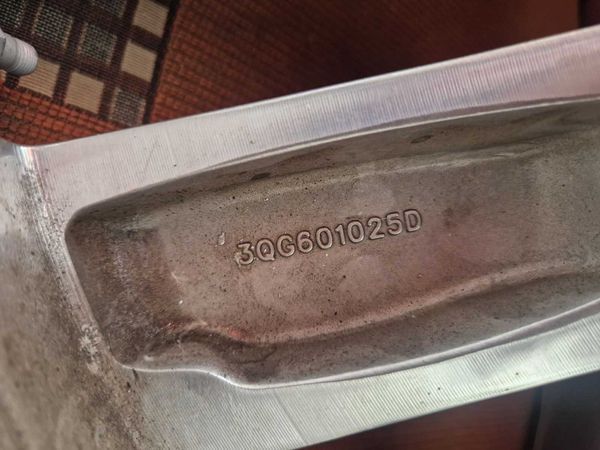 Оригинални джанти за
VW Tuareg lll R20/CR  в топ състояние