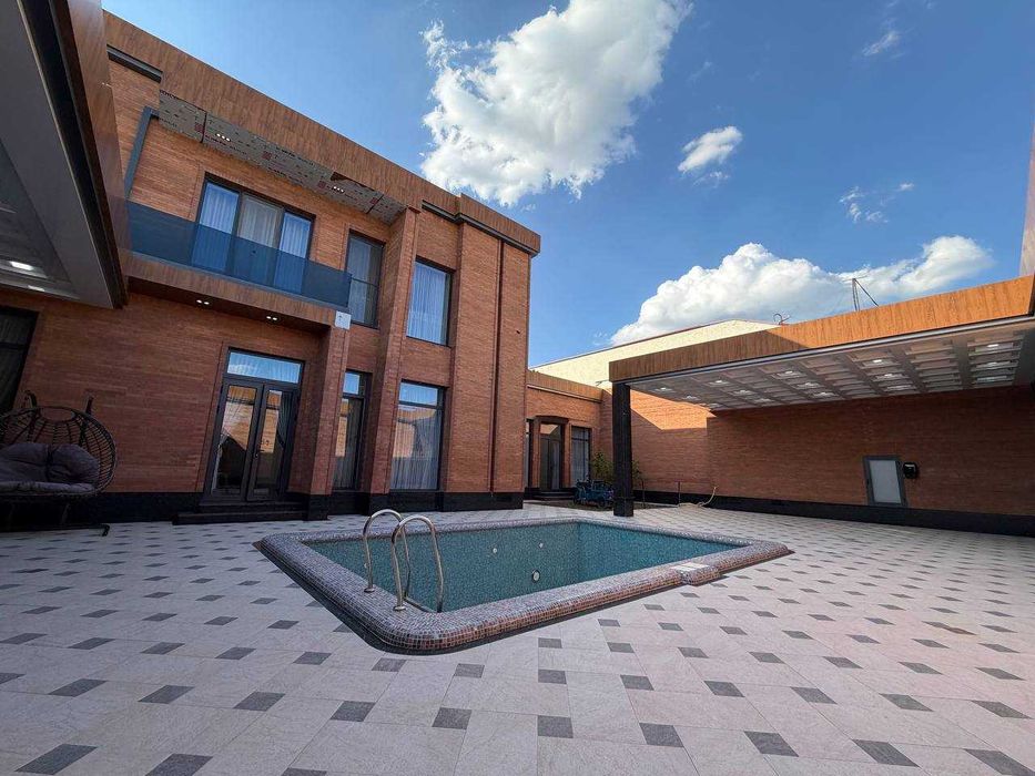 Продаётся евро-дом с развитой инфраструктурой 6 соток заходи живи