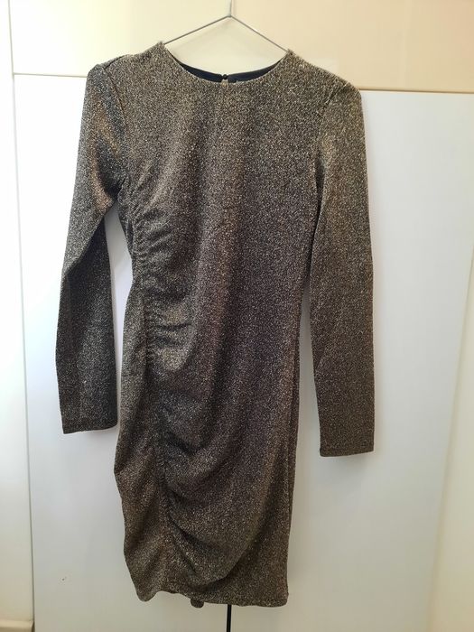 Rochie cu inserții aurii