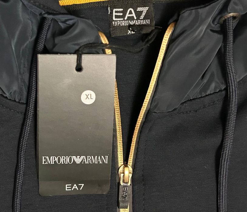 Vând compleu nou de bărbați Emporio Armani EA7