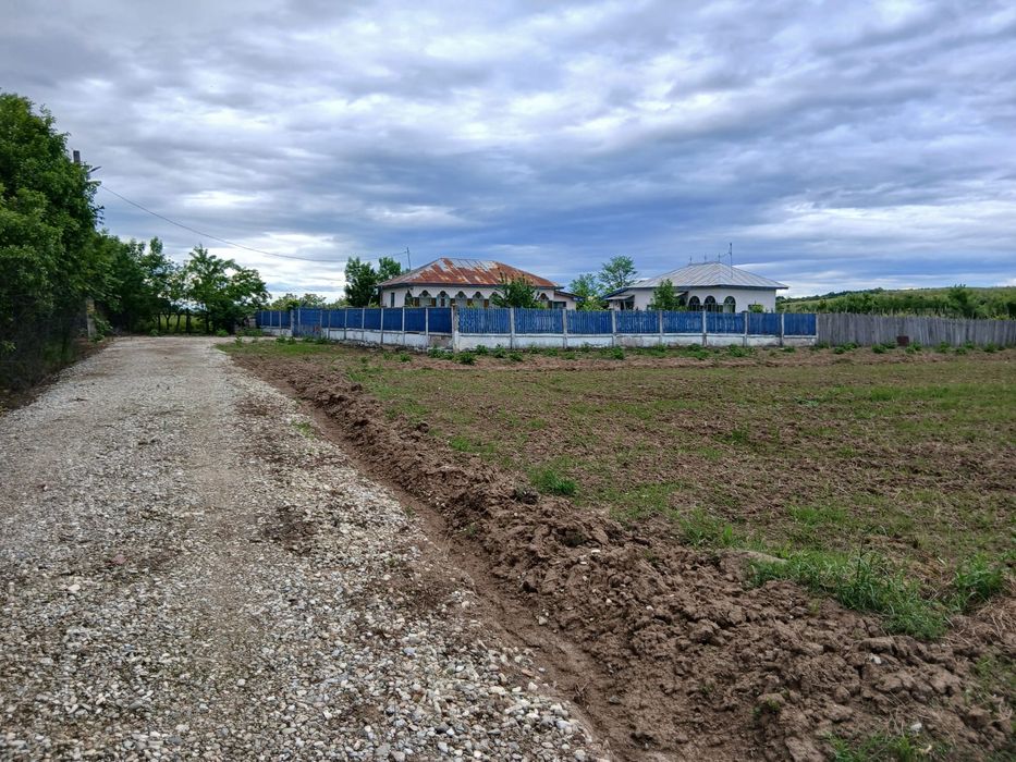 Vand Casa cu teren generos la tara