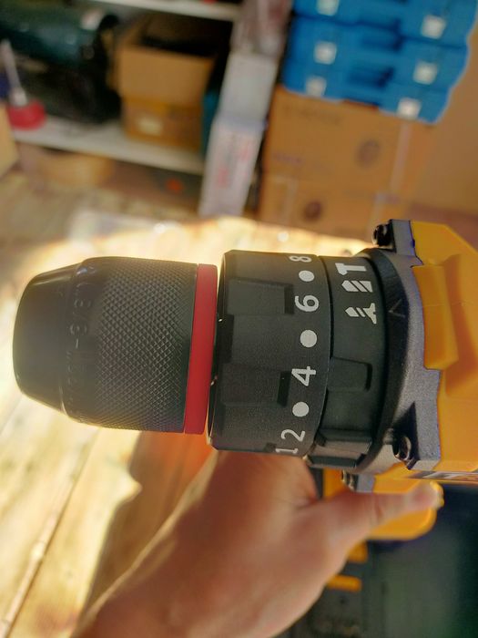 Шуруповерт безщеточный с отбойником