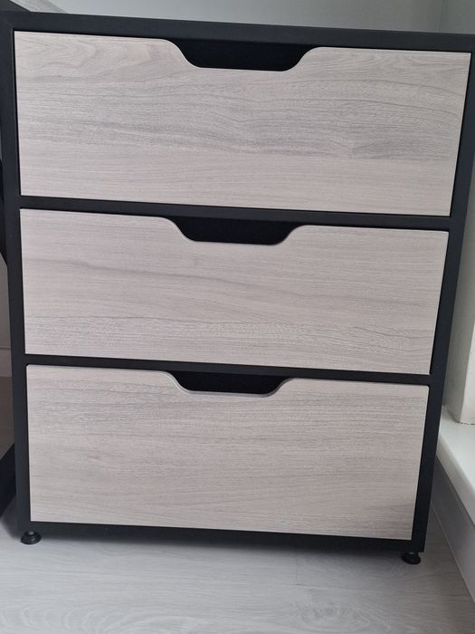 Продается тумба, с выдвижными, большими ящиками,  лофтовая, состояние