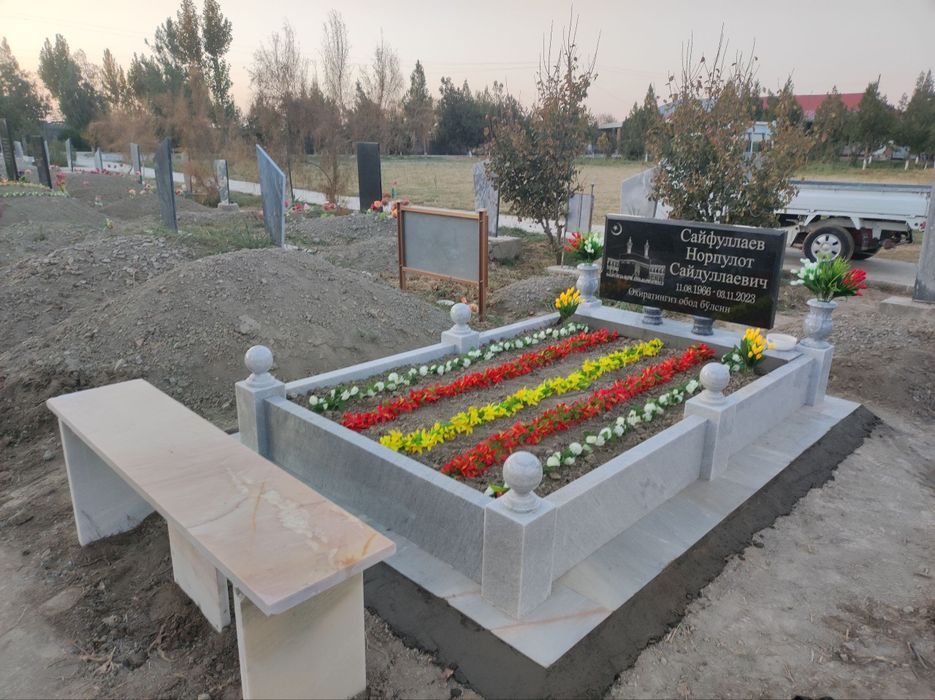 Ёдгорликлар Памитники.