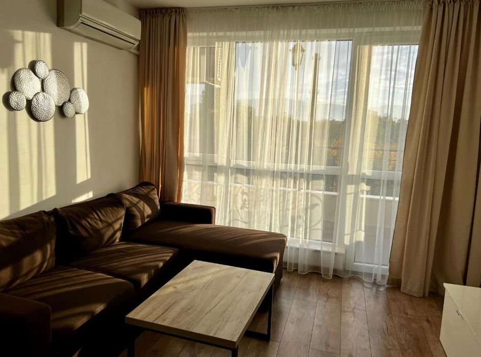 Двустаен апартамент в жк. Христо Смирненски