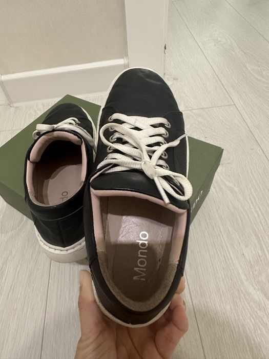 Кожанные кеды продается