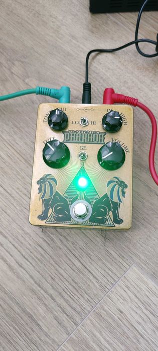 Педали за китара с батерия