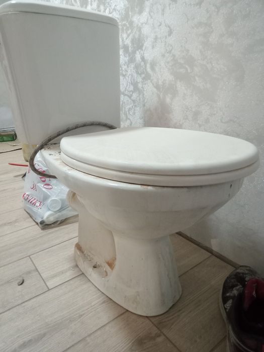 Продам унитаз Б/у.