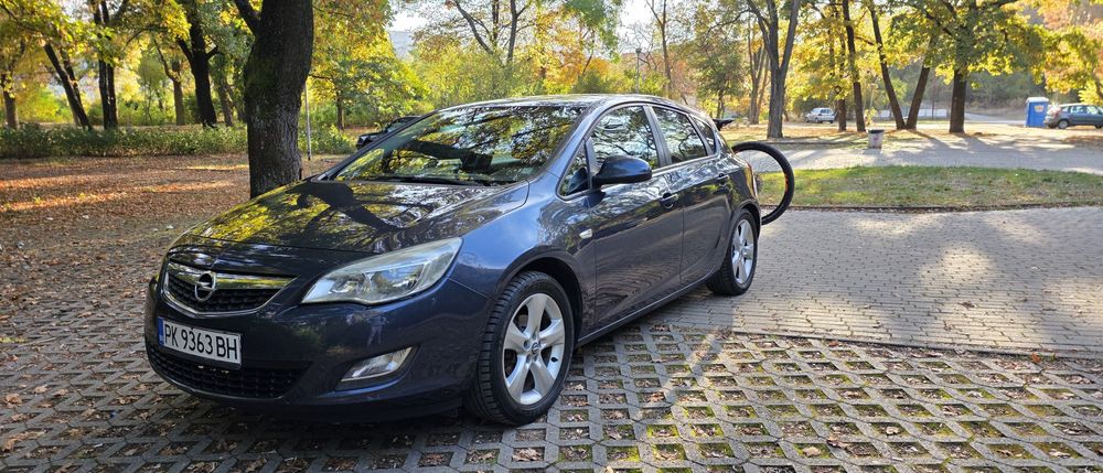 Opel Astra J вградена стойка за велосипеди