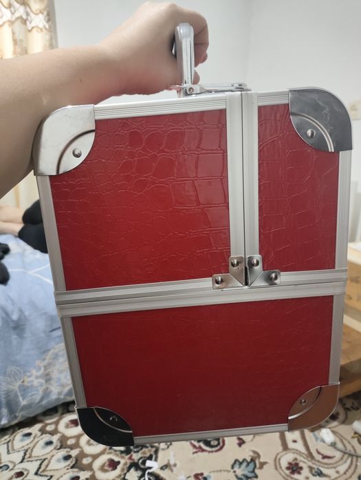 Кейс для косметики красный цвет