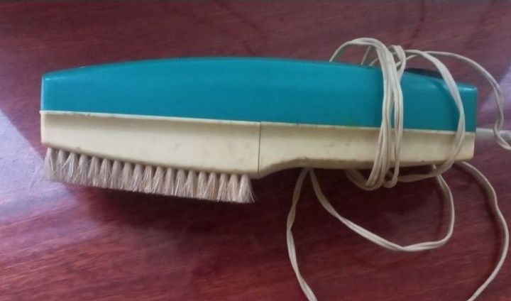 Пылесос бытовой.