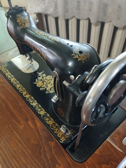 Продается швейная машинка зингер
