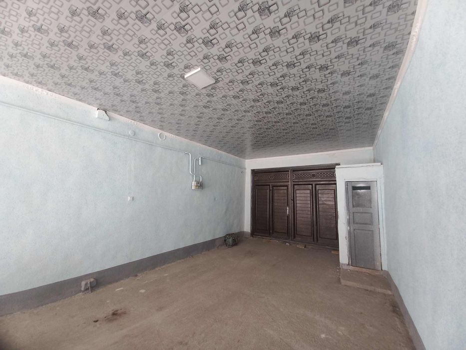 Срочно продается участок,4,5 сотох, имеется 2 больших подвала,