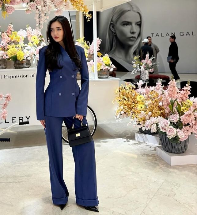 Продам брючный костюм