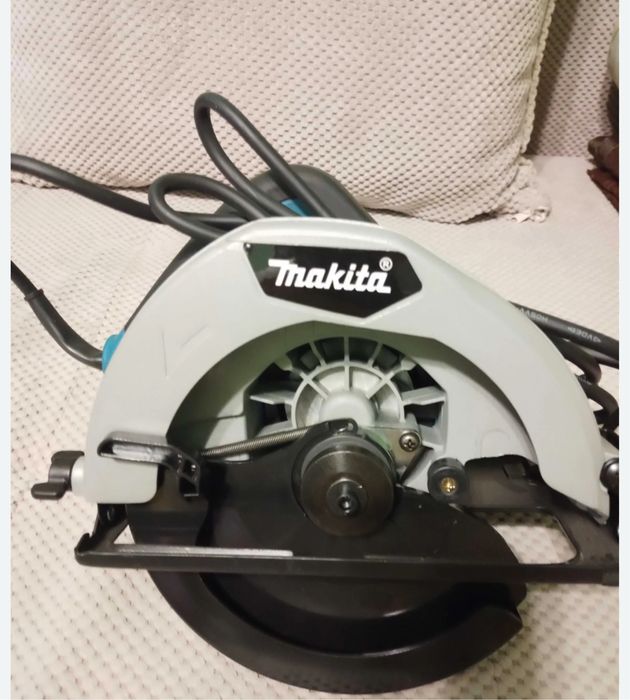 Циркуляр Ръчен Макита Makita 800W , 1200W
