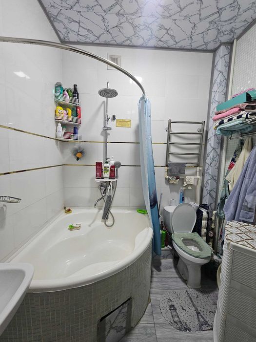 1 хоналик квартира 3 кават кирпичный дом, 6 микр, мадина магазин