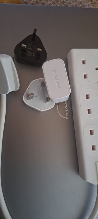 Incarcatoare pentru priza  UK