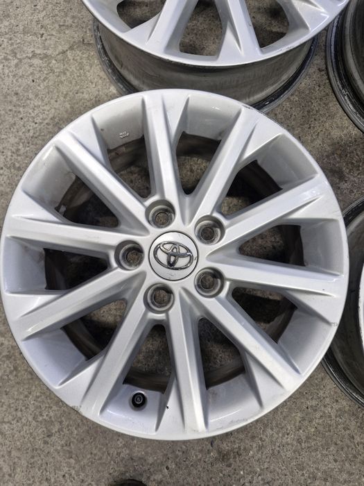 Тойота Камри оригинал R16