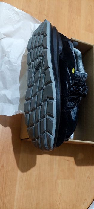 Pantofi cu protecție metalica, piele intoarsa