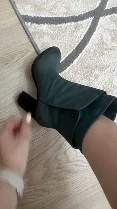 Продам ботинки женские