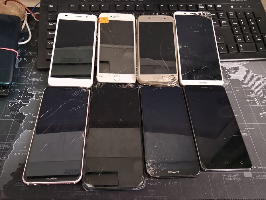 Телефони за части