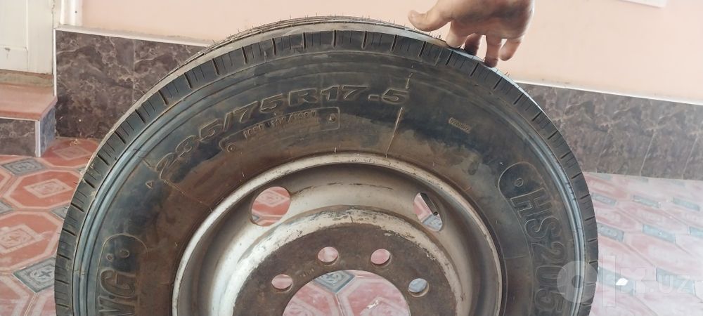 235/75.  17,5  TERRAKING
