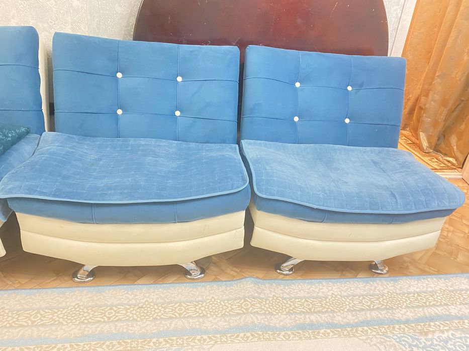Продам диван вместе с креслами