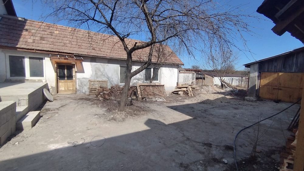 Casă de vânzare cu teren