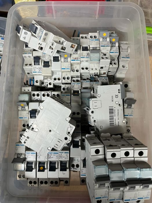 Siguranțe automate diferențiale, magnetotermice  contractori Schneider