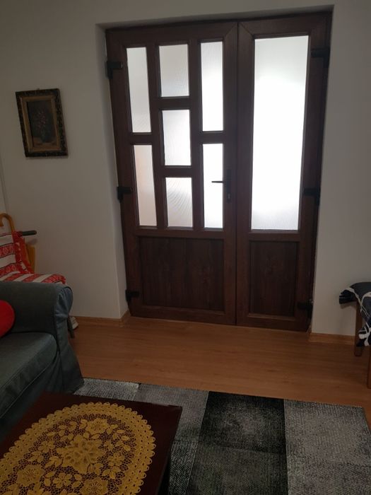Vând casa curte Săbăreni