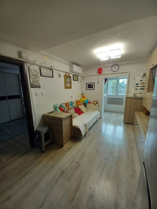 Închiriez apartament